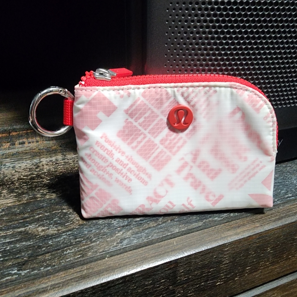 Clippable card pouch Lululemon